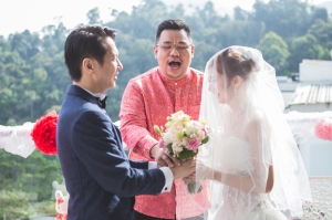 Bridal chaperones in the modern age: How today’s ‘dai kam jie’ are keeping Chinese wedding traditions alive (VIDEO)