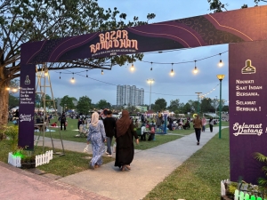 Ramadan Bazaar at Sultan Azlan Shah Roundabout Ipoh: A foodie paradise with relaxed picnic vibe