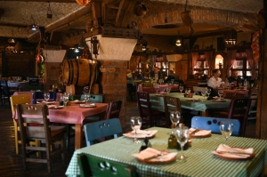 Kosovo inn serves up peace and love, one bite at a time