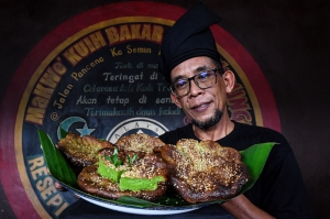 Ex-FAM physio brings big league vibes to charcoal-kissed ‘kuih bakar’ in Rembau