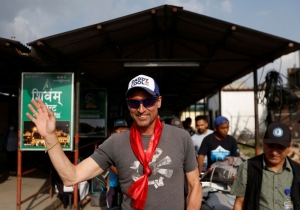 British climber makes record-breaking 19th ascent of Everest, most by a non-Sherpa