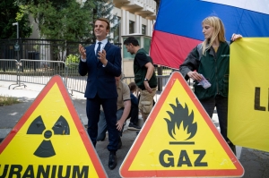 Greenpeace steals Macron wax figure from Paris museum, dumps it at Russian embassy in anti-trade protest