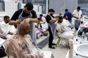 A sacred shear: Pilgrims line up for the Haj’s humble finale