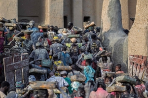 Malians gather to replaster Djenne’s iconic mud mosque in annual heritage ritual
