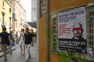 ‘No space for Bezos’: Venice locals protest billionaire wedding with banners and backlash