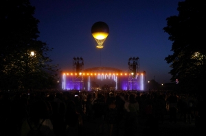 Floating fire and music: Paris celebrates return of Olympic balloon