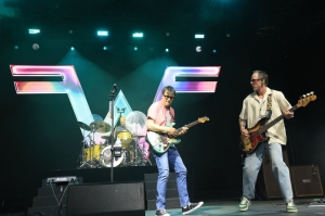 Uninsured US musicians turn to crowdfunding as health crisis deepens