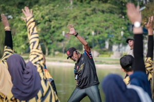‘Age is no excuse’: 74-year-old Pak Habib keeps Johoreans moving with aerobics, humour at Taman Merdeka